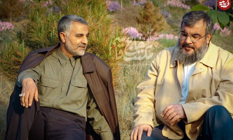 عکس؛ سفر به تاریخ؛ آخرین نماز «سردار سلیمانی» پشت سر «سید حسن نصرالله»؛ سال 1398 عکس؛ سفر به تاریخ؛ آخرین نماز «سردار سلیمانی» پشت سر «سید حسن نصرالله»؛ سال 1398