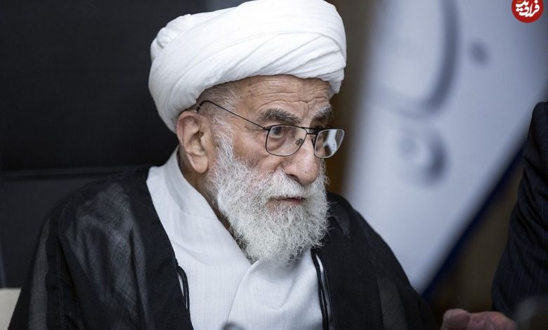 عکس؛ سفر به تاریخ؛ «آیتالله جنتی» در کنار «آیتالله روحانی، امام جمعه بابل»؛ دهۀ 1370 عکس؛ سفر به تاریخ؛ «آیتالله جنتی» در کنار «آیتالله روحانی، امام جمعه بابل»؛ دهۀ 1370