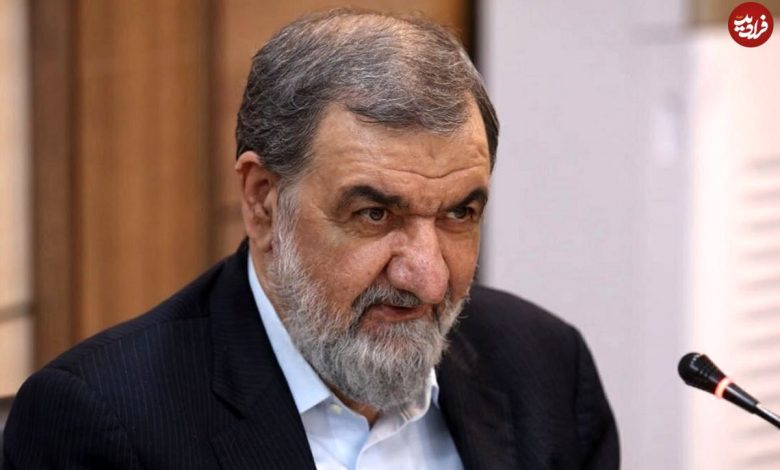 عکس؛ سفر به تاریخ؛ «محسن رضایی» در کنار «رهبر انقلاب» در حال بررسی نقشۀ عملیات؛ دهۀ 60 عکس؛ سفر به تاریخ؛ «محسن رضایی» در کنار «رهبر انقلاب» در حال بررسی نقشۀ عملیات؛ دهۀ 60