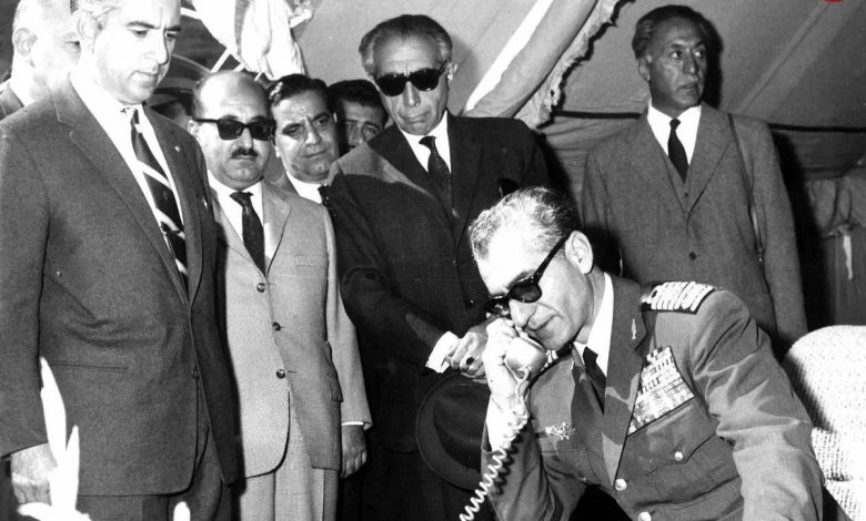 سفر در زمان؛ یادداشتهای علم، سه شنبه ۲ خرداد ۱۳۵۱: شاه از قرارداد دوستی ۱۵ ساله شوروی با عراق خیلی عصبانی است سفر در زمان؛ یادداشتهای علم، سه شنبه ۲ خرداد ۱۳۵۱: شاه از قرارداد دوستی ۱۵ ساله شوروی با عراق خیلی عصبانی است