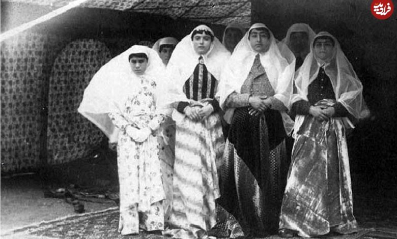 عکس؛ سفر در زمان؛ «اخترالدوله دختر ناصرالدین شاه به همراه ندیمه هایش»؛ سال 1273 عکس؛ سفر در زمان؛ «اخترالدوله دختر ناصرالدین شاه به همراه ندیمه هایش»؛ سال 1273