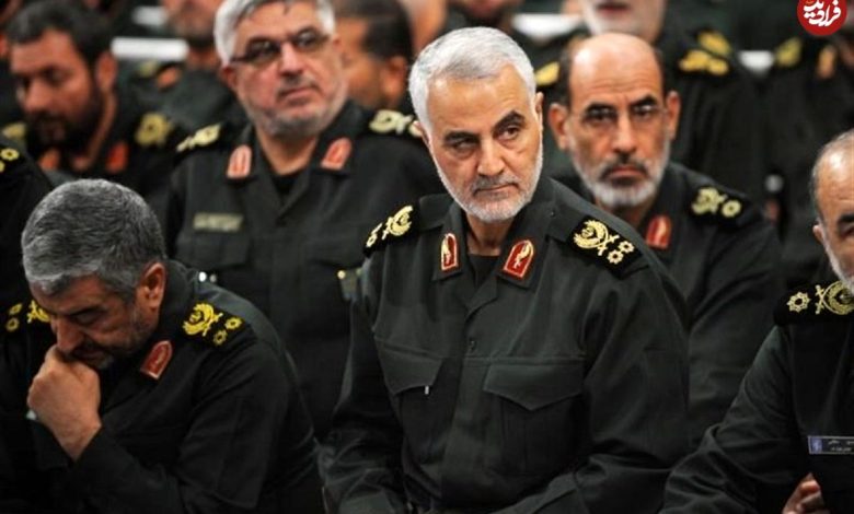 عکس؛ سفر در زمان؛ «صادق آهنگران در کنار سردار سلیمانی»؛ دهه 70 عکس؛ سفر در زمان؛ «صادق آهنگران در کنار سردار سلیمانی»؛ دهه 70