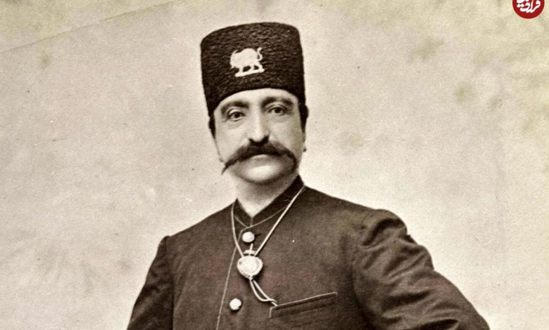 عکس؛ سفر به تاریخ؛ «اسماعیل بزاز، دلقک ناصرالدین شاه» در کنار پسر رقاص و سایر نوازندگان عکس؛ سفر به تاریخ؛ «اسماعیل بزاز، دلقک ناصرالدین شاه» در کنار پسر رقاص و سایر نوازندگان