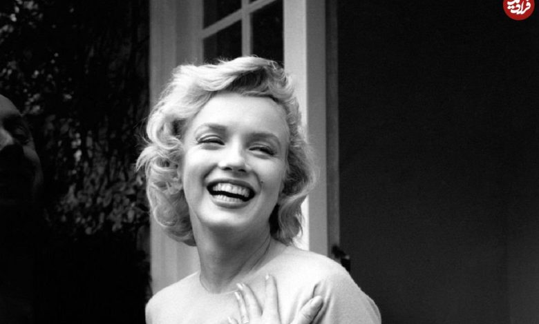 عکس؛ سفر در زمان؛ «مرلین مونرو در حال سوار شدن به هواپیما»؛ سال 1334 عکس؛ سفر در زمان؛ «مرلین مونرو در حال سوار شدن به هواپیما»؛ سال 1334