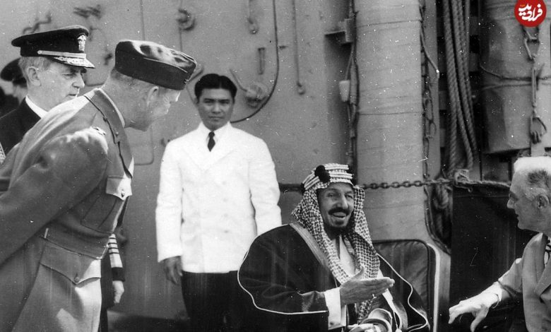 عکس؛ سفر در زمان؛ «پادشاه اول عربستان و اطرافیان در حال خوردن یک شتر کامل»؛ سال 1325 عکس؛ سفر در زمان؛ «پادشاه اول عربستان و اطرافیان در حال خوردن یک شتر کامل»؛ سال 1325