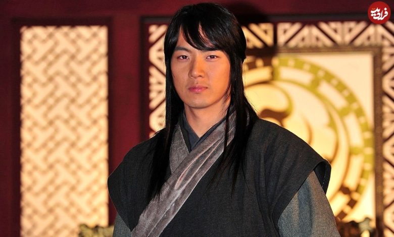 عکس؛ سفر در زمان؛ «بازیگر نقش جومونگ در لباس نظامی» در 39 سالگی؛ سال 1389 عکس؛ سفر در زمان؛ «بازیگر نقش جومونگ در لباس نظامی» در 39 سالگی؛ سال 1389