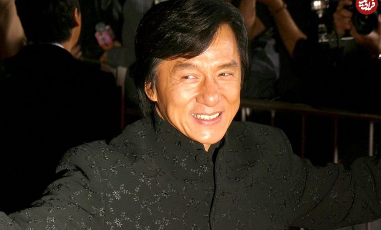 عکس؛ سفر در زمان؛ «جکی چان در حال تیراندازی با مسلسل یک ناوشکن»؛ سال 1381 عکس؛ سفر در زمان؛ «جکی چان در حال تیراندازی با مسلسل یک ناوشکن»؛ سال 1381