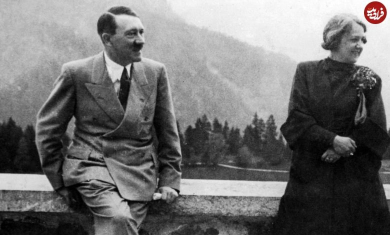 عکس؛ سفر در تاریخ؛ «آدولف هیتلر» در حال بازی کردن با سگ هایش؛ سال 1320 عکس؛ سفر در تاریخ؛ «آدولف هیتلر» در حال بازی کردن با سگ هایش؛ سال 1320