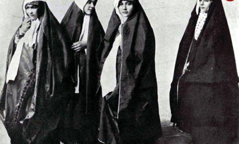 سفر در زمان؛ وضعیت زنان در دوران رضاشاه؛ زنان ایرانی که در شهر میروند مانند پرندهای به چشم میآیند سفر در زمان؛ وضعیت زنان در دوران رضاشاه؛ زنان ایرانی که در شهر میروند مانند پرندهای به چشم میآیند