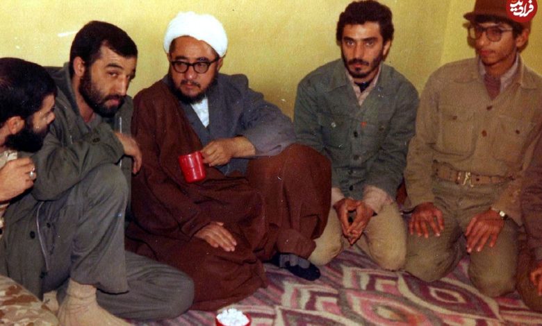 عکس؛ سفر در زمان؛ «محمدصادق خلخالی در منزل شخصی اش در قم»؛ دهه 70 عکس؛ سفر در زمان؛ «محمدصادق خلخالی در منزل شخصی اش در قم»؛ دهه 70