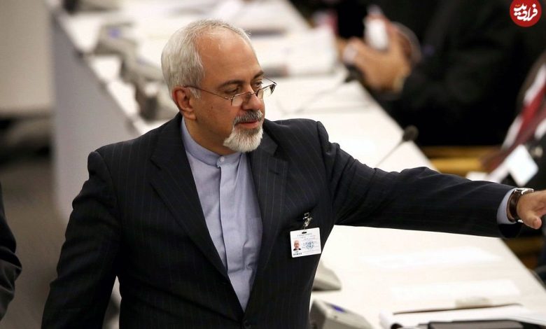 عکس؛ سفر در زمان؛ «ظریف در کنار احمدی نژاد در سازمان ملل»؛ سال 85 عکس؛ سفر در زمان؛ «ظریف در کنار احمدی نژاد در سازمان ملل»؛ سال 85