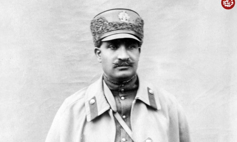 عکس؛ سفر در زمان؛ «رضاخان» با لباس رسمی در کنار خودروی رولزرویس؛ سال 1299 عکس؛ سفر در زمان؛ «رضاخان» با لباس رسمی در کنار خودروی رولزرویس؛ سال 1299