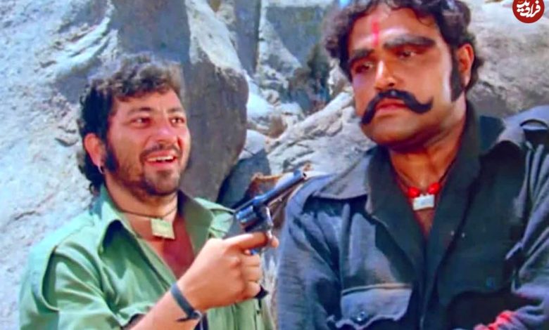 عکس؛ سفر در زمان؛ «بازیگر نقش جبارسینگ در فیلم شعله» در لباس کاراگاهی؛ سال 1359 عکس؛ سفر در زمان؛ «بازیگر نقش جبارسینگ در فیلم شعله» در لباس کاراگاهی؛ سال 1359