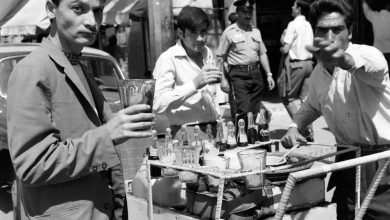 تصاویر؛ سفر به تهران قدیم؛  عکس‌های دیدنی از فروش آب زرشک، دوغ و شربت در تهران ۱۳۴۸