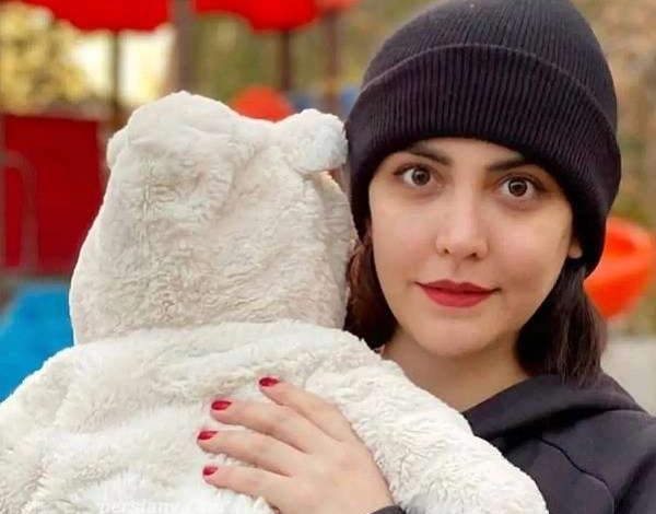 تصویر روز | لحظه افتادن اولین دندان شیری فرزند ۶ ساله شبنم قربانی / ماجرای بامزهای که همه را غافلگیر کرد! تصویر روز | لحظه افتادن اولین دندان شیری فرزند ۶ ساله شبنم قربانی / ماجرای بامزهای که همه را غافلگیر کرد!