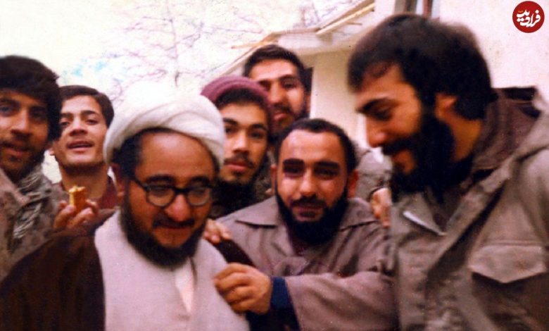 عکس؛ سفر در زمان؛ «خلخالی در کنار شهید رجایی در نماز جمعه تهران»؛ سال 59 عکس؛ سفر در زمان؛ «خلخالی در کنار شهید رجایی در نماز جمعه تهران»؛ سال 59