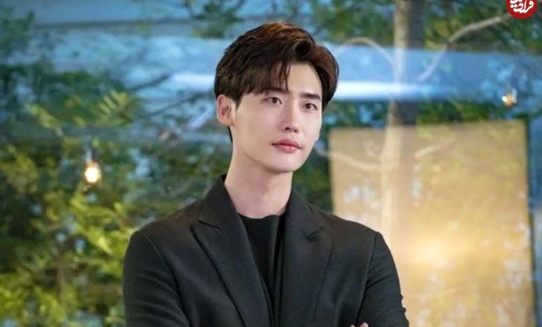 عکس؛ سفر در زمان؛ «لی جونگ سوک» بازیگر معروف کرهای با لباس سربازی؛ 4 سال قبل عکس؛ سفر در زمان؛ «لی جونگ سوک» بازیگر معروف کرهای با لباس سربازی؛ 4 سال قبل