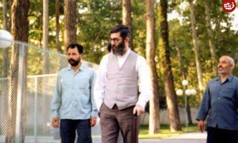 عکس؛ سفر به تاریخ؛ «رهبر انقلاب» در 12 سالگی بعد از برگزاری جلسۀ آموزش قرآن عکس؛ سفر به تاریخ؛ «رهبر انقلاب» در 12 سالگی بعد از برگزاری جلسۀ آموزش قرآن