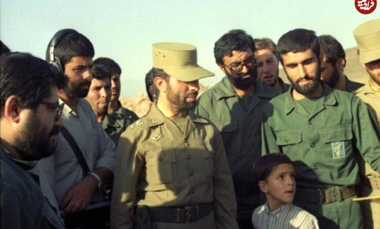 عکس؛ سفر در زمان؛ «صیاد شیرازی در کنار محسن رضایی» در مراسم سینه زنی؛ دهه 60 عکس؛ سفر در زمان؛ «صیاد شیرازی در کنار محسن رضایی» در مراسم سینه زنی؛ دهه 60