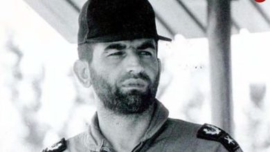 عکس؛ سفر به تاریخ؛ چهرۀ متفاوت «شهید عباس بابایی» قبل از انقلاب در یک سفر زیارتی