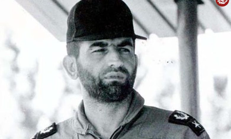 عکس؛ سفر به تاریخ؛ چهرۀ متفاوت «شهید عباس بابایی» قبل از انقلاب در یک سفر زیارتی