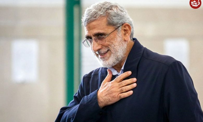 عکس؛ سفر به تاریخ؛ «سردار اسماعیل قاآنی» با چشم مجروح روی قایق در جبهه؛ دهۀ 60