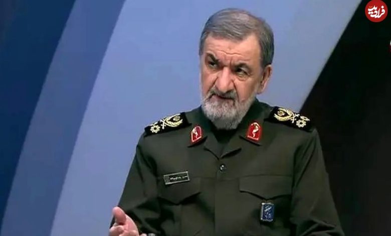 عکس؛ سفر به تاریخ؛ چهرۀ خندان «محسن رضایی و صیاد شیرازی» در یک بازدید نظامی؛ دهۀ 60 عکس؛ سفر به تاریخ؛ چهرۀ خندان «محسن رضایی و صیاد شیرازی» در یک بازدید نظامی؛ دهۀ 60