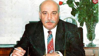 عکس؛ سفر به تاریخ؛ «هژبر یزدانی، ابرسرمایه‌دار دوران پهلوی» در یک مهمانی در کنار «فرخ‌رو پارسا»