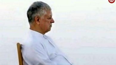 عکس؛ سفر به تاریخ؛ عکس متفاوت «هاشمی رفسنجانی» در حال پریدن از رودخانه