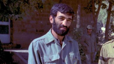 عکس؛ سفر به تاریخ؛ «حاج احمد متوسلیان» و همرزمانش روی پشت‌بام یک خانه در کردستان؛ سال 1360