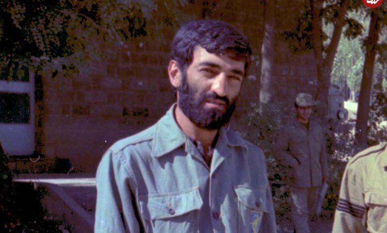 عکس؛ سفر به تاریخ؛ «حاج احمد متوسلیان» و همرزمانش روی پشت‌بام یک خانه در کردستان؛ سال 1360