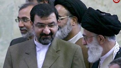 عکس؛ سفر به تاریخ؛ عکس کمتر دیده‌شده «رهبر انقلاب و محسن رضایی» با لباس نظامی در خلیج فارس؛ سال 67