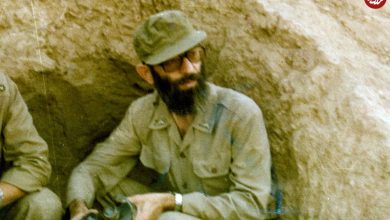 ببینید؛ سفر به تاریخ؛ حضور «رهبر انقلاب» با لباس نظامی در منطقۀ عملیاتی والفجر 10؛ سال 1366