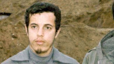 عکس؛ سفر به تاریخ؛ تیپ متفاوت «شهید حسن باقری» قبل از انقلاب در کنار دوستانش