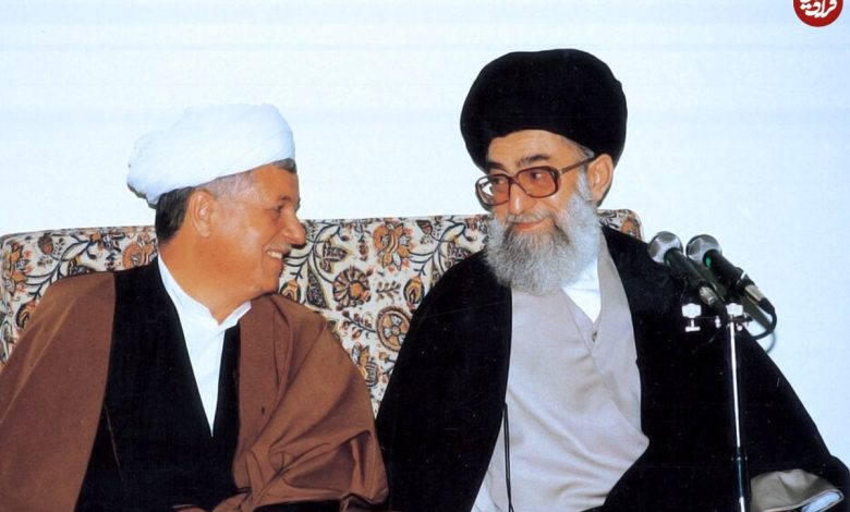 عکس؛ سفر به تاریخ؛ «رهبر انقلاب» در مراسم عقد «مهدی، پسر هاشمی رفسنجانی»؛ سال 1369 عکس؛ سفر به تاریخ؛ «رهبر انقلاب» در مراسم عقد «مهدی، پسر هاشمی رفسنجانی»؛ سال 1369