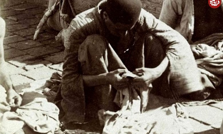 عکس؛ سفر به تاریخ؛ چهار مرد ایرانی عهد قاجار در حال گرفتن «شپش»؛ 130 سال قبل عکس؛ سفر به تاریخ؛ چهار مرد ایرانی عهد قاجار در حال گرفتن «شپش»؛ 130 سال قبل