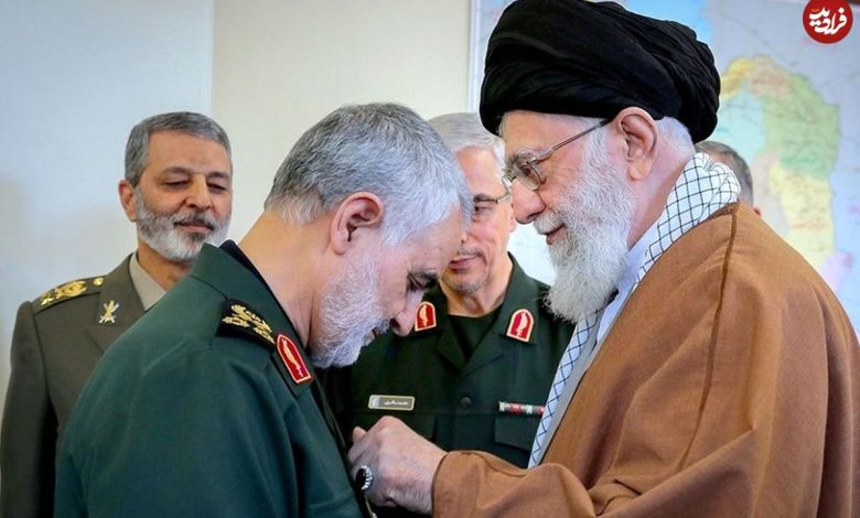 عکس؛ سفر به تاریخ؛ «سردار سلیمانی و دریادار شمخانی» در میان رزمندگان در نخلستان؛ دهۀ 60 عکس؛ سفر به تاریخ؛ «سردار سلیمانی و دریادار شمخانی» در میان رزمندگان در نخلستان؛ دهۀ 60