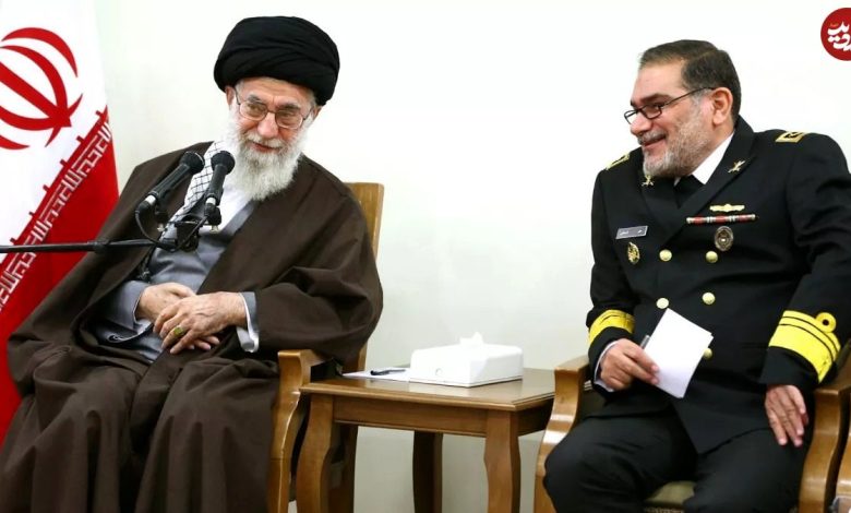 عکس؛ سفر در زمان؛ «شمخانی، رحیم صفوی و محسن رضایی» در یک نشست نظامی؛ دهه 60 عکس؛ سفر در زمان؛ «شمخانی، رحیم صفوی و محسن رضایی» در یک نشست نظامی؛ دهه 60