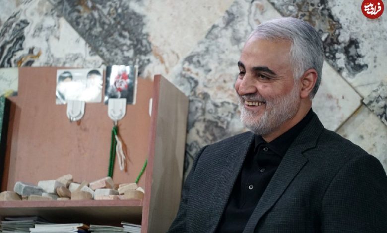 عکس؛ سفر در زمان؛ «سردار سلیمانی در حال گفتگو با سرلشکر باقری»؛ دهه 90 عکس؛ سفر در زمان؛ «سردار سلیمانی در حال گفتگو با سرلشکر باقری»؛ دهه 90