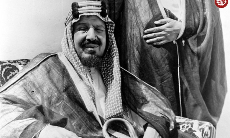 عکس؛ سفر به زمان؛ «پادشاه عربستان و فرماندار کل پاکستان در حال خوردن بره کامل»؛ سال 1331 عکس؛ سفر به زمان؛ «پادشاه عربستان و فرماندار کل پاکستان در حال خوردن بره کامل»؛ سال 1331