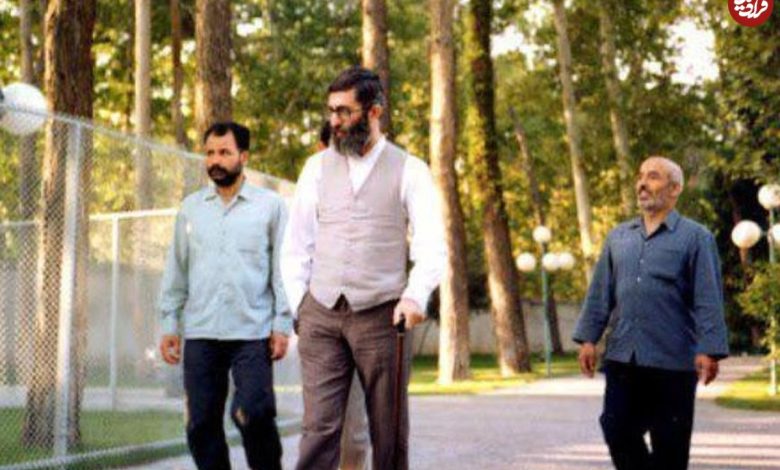 عکس؛ سفر به تاریخ؛ «رهبر انقلاب» با لباس محلی در سیستان و بلوچستان؛ دهۀ 1360 عکس؛ سفر به تاریخ؛ «رهبر انقلاب» با لباس محلی در سیستان و بلوچستان؛ دهۀ 1360