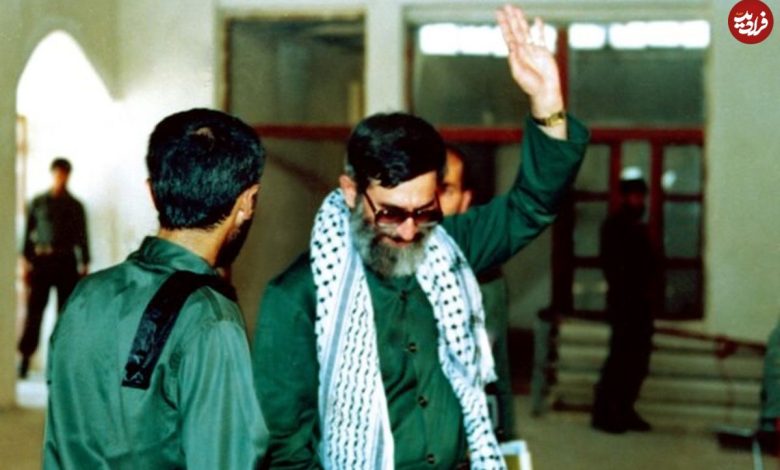 عکس؛ سفر به تاریخ؛ «رهبر انقلاب» با لباس شخصی در کنار شهید 15 سالهای که «پسر وزیر» بود؛ دهۀ 60 عکس؛ سفر به تاریخ؛ «رهبر انقلاب» با لباس شخصی در کنار شهید 15 سالهای که «پسر وزیر» بود؛ دهۀ 60