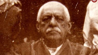 عکس؛ سفر به تاریخ؛ «عبدالحسین میرزا، ارباب فرمانیه و داماد مظفرالدین شاه» در کنار همسر و دخترش