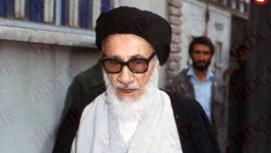 عکس؛ سفر به تاریخ؛ «آیت‌الله روح‌الله خاتمی» در کنار پسر 7 ساله‌اش «سید محمد خاتمی»؛ سال 1330