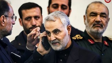 عکس؛ سفر به تاریخ؛ «آیت‌الله جنتی» در مراسم ترحیم پدر «سردار سلیمانی»؛ سال 1396