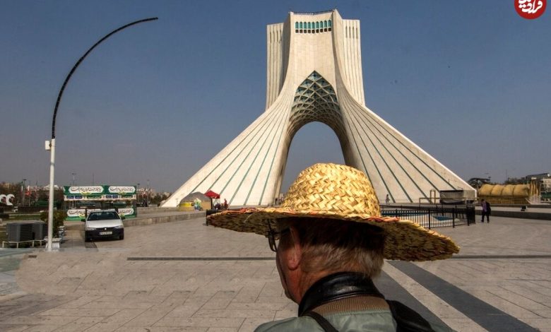 عکس؛ سفر در زمان؛ «راهپیمایی روز تاسوعا در میدان آزادی تهران»؛ آذر سال 57 عکس؛ سفر در زمان؛ «راهپیمایی روز تاسوعا در میدان آزادی تهران»؛ آذر سال 57