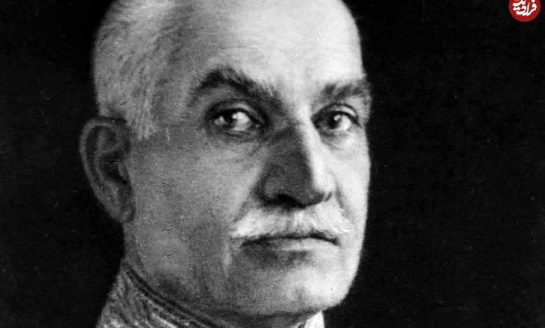 عکس؛ سفر در زمان؛ «رضاخان در حال بازدید از چشمه نفت در کرمانشاه»؛ دهه 1300 عکس؛ سفر در زمان؛ «رضاخان در حال بازدید از چشمه نفت در کرمانشاه»؛ دهه 1300