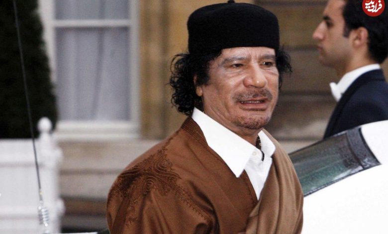 عکس؛ سفر در زمان؛ «معمر قذافی در کنار دختر و همسر دوم اش»؛ سال 1368 عکس؛ سفر در زمان؛ «معمر قذافی در کنار دختر و همسر دوم اش»؛ سال 1368