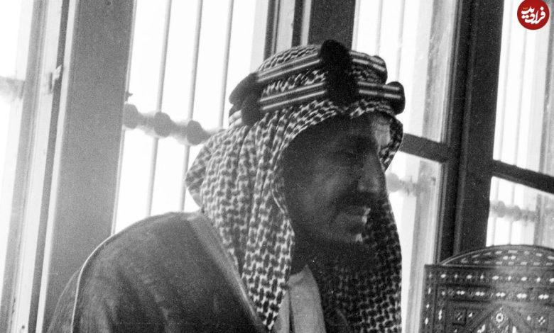 عکس؛ سفر در زمان؛ «اولین پادشاه عربستان» در حال رقص شمشیر در 58 سالگی؛ سال 1315 عکس؛ سفر در زمان؛ «اولین پادشاه عربستان» در حال رقص شمشیر در 58 سالگی؛ سال 1315