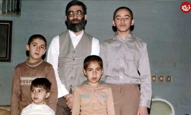 عکس؛ سفر به تاریخ؛ «فرزندان رهبر انقلاب» در دفتر حزب‌الله لبنان بعد از شهادت سید حسن نصرالله؛ سال 1403